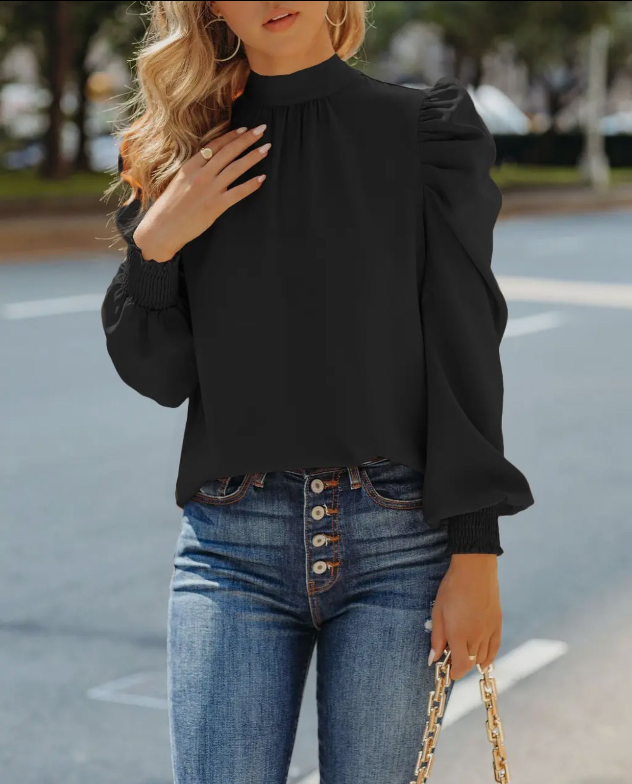 Blusa Berenice con mangas abullonadas y cuello anudado