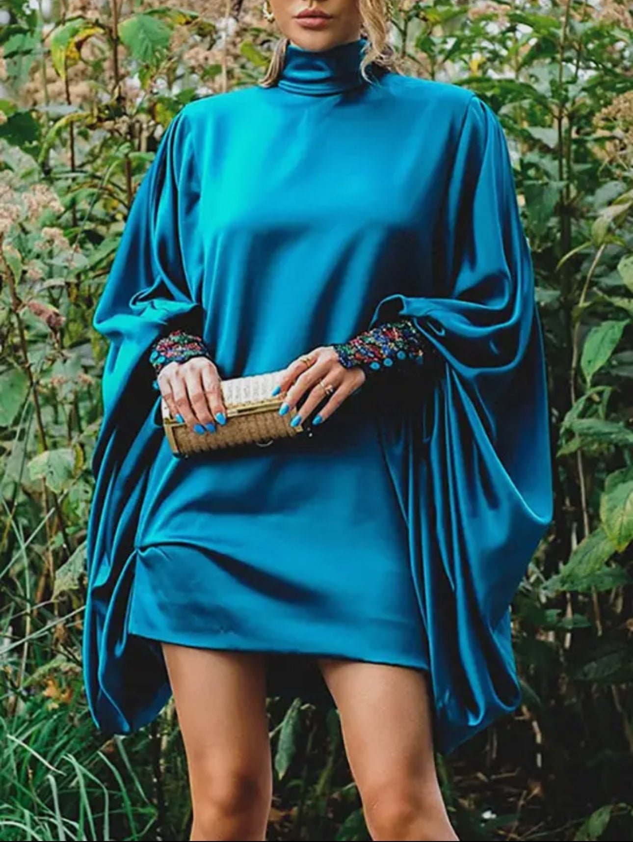 Vestido mini holgado con mangas de murciélago y botones