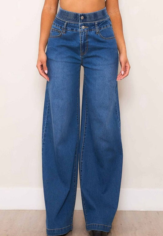 JEANS DE PIERNA ANCHA CON CINTURA DOBLE