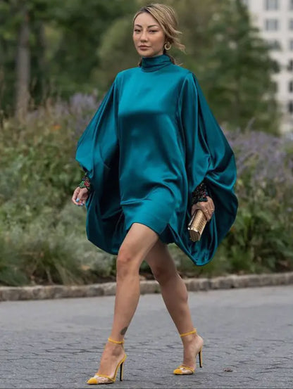 Vestido mini holgado con mangas de murciélago y botones
