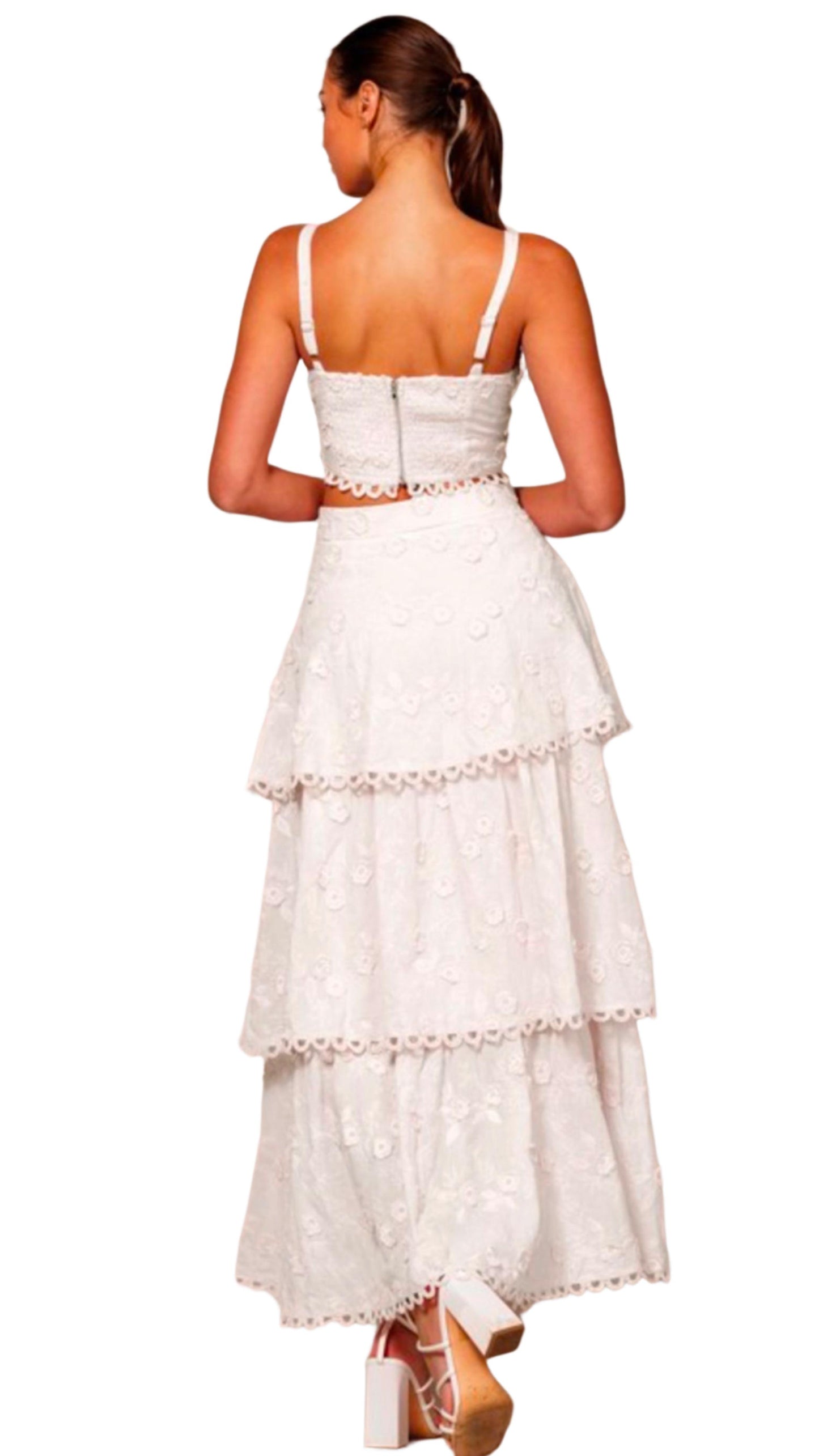 Top bordado floral Mili y falda larga escalonada